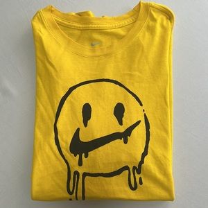 Nike Mens new tee size M